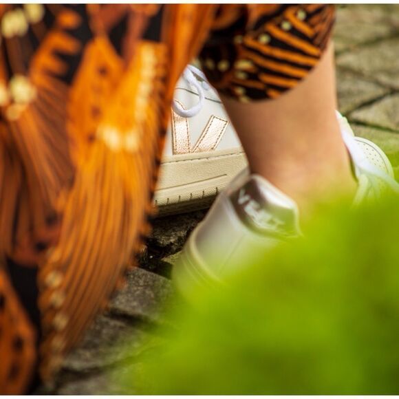 Vert by Veja  Leather Snickers Size 6.5 - Picture 3 of 10